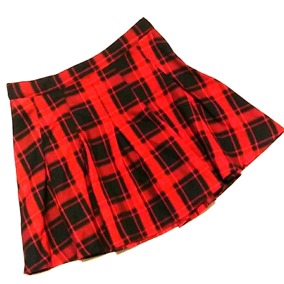 NWOT H&M Divided Red & Blk Plaid Mini Skater Skirt - Picture 2 of 10